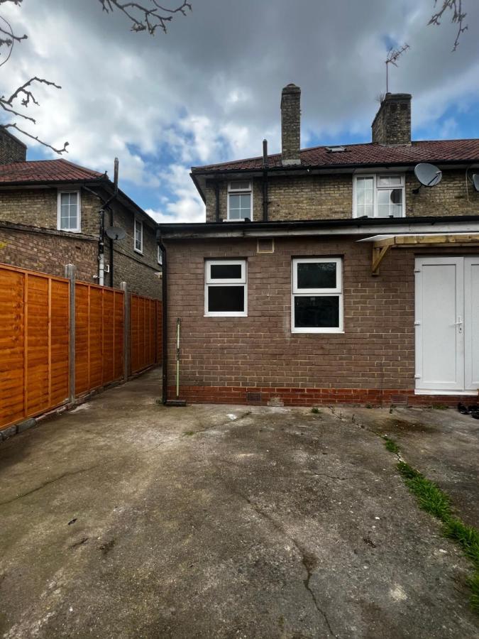 Good Priced Single Rooms In Sherperds Bush London Exterior foto