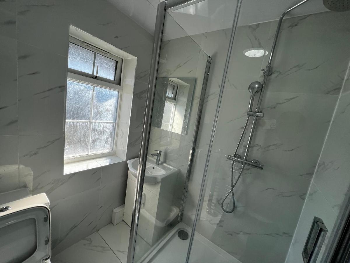 Good Priced Single Rooms In Sherperds Bush London Exterior foto